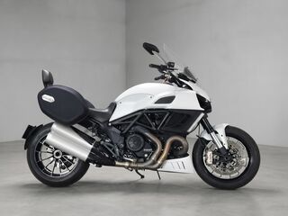 3-1 Ducati Diavel Strada