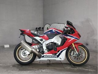 3-7 Honda CBR1000