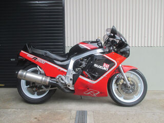 3-9 Suzuki GSX-R1100